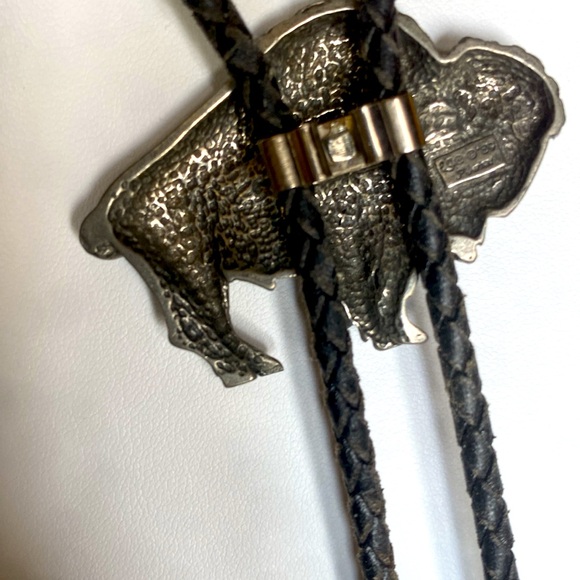 Bolo Tie Buffalo Pewter EGE 1989 Stamped Slide Black Leather Silver Tone Pewter - Picture 6 of 14